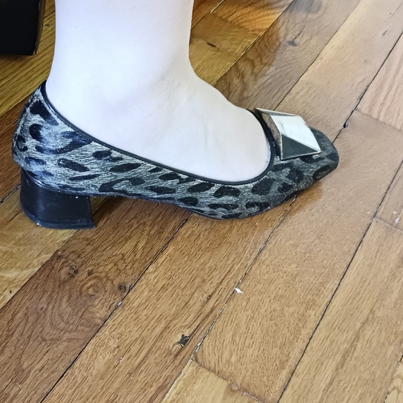 Isaac Misrahi leopard pump 9 - Picture 8 of 12